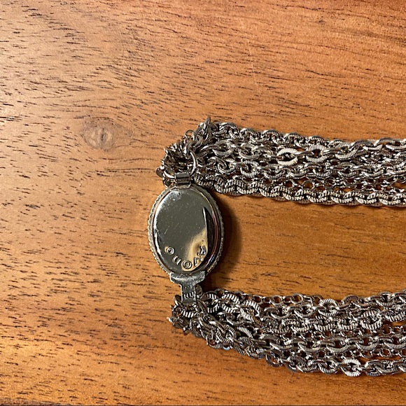 3/$20 Avon signed vintage multi-strand silver tone necklace with oval clasp - Picture 5 of 5
